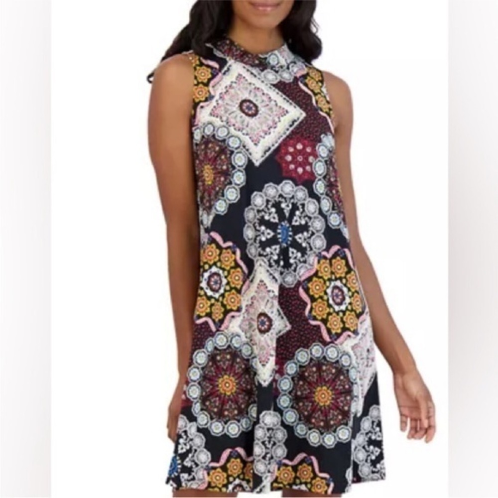 Robbie Bee medallion print swing dress. Size medium. Sleeveless.